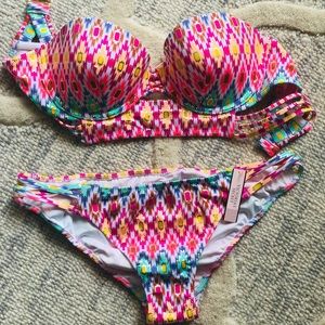 Victoria’s Secret Bikini 32D, Medium Bottoms